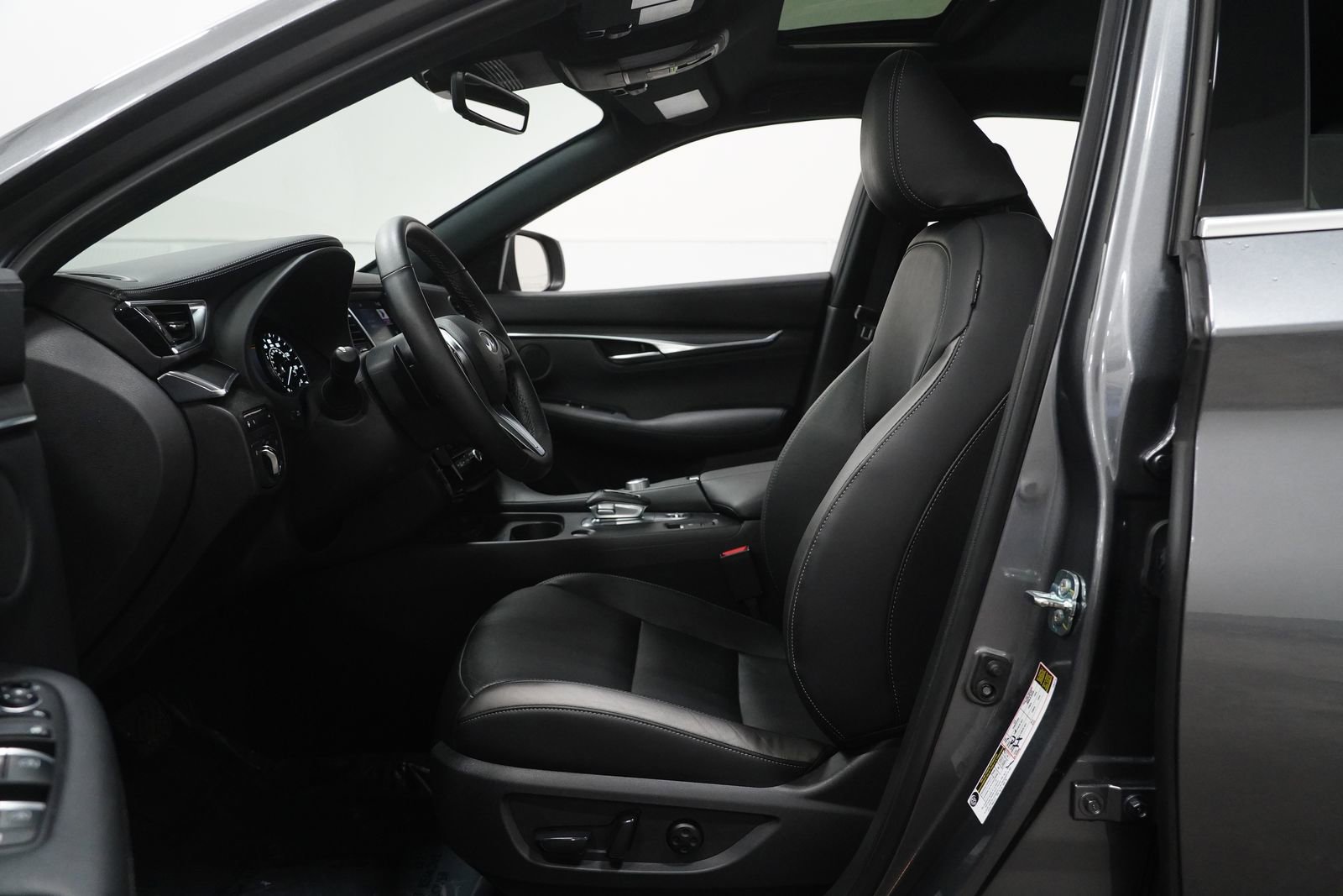 Used 2025 INFINITI QX55 Luxe w/ Cargo Package image 2