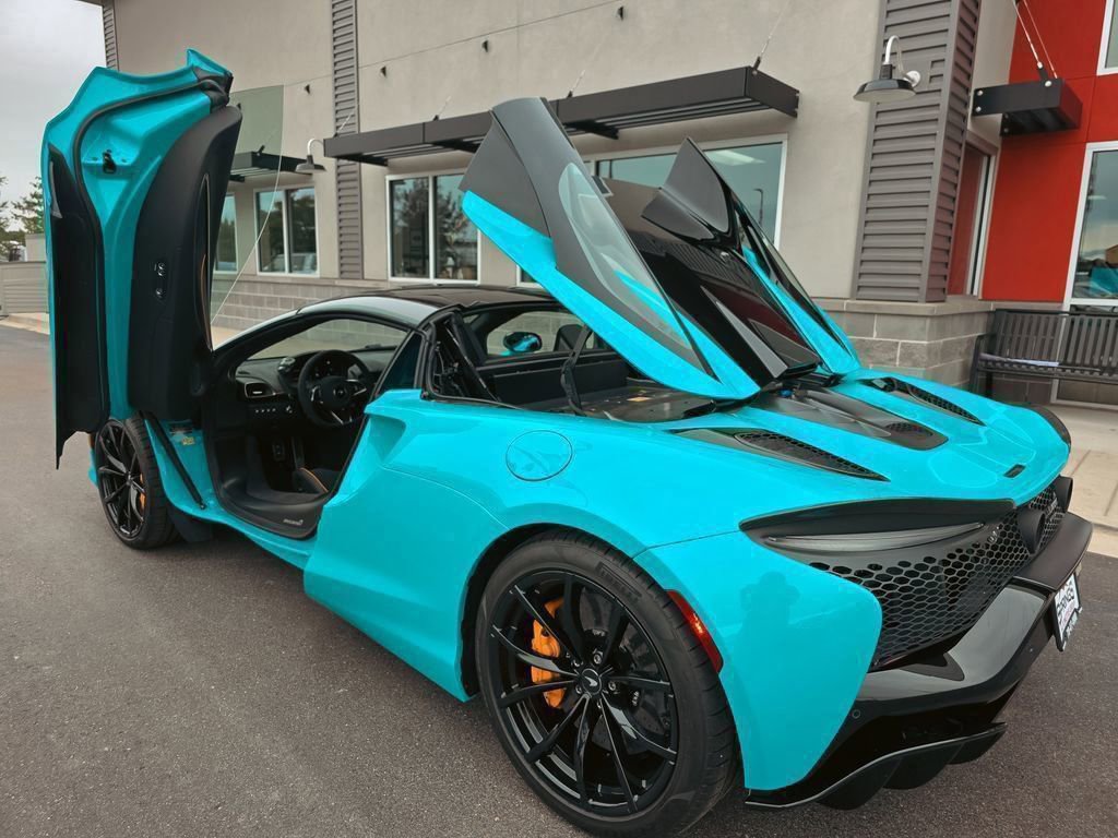 Used 2025 McLaren Artura Spider image 25