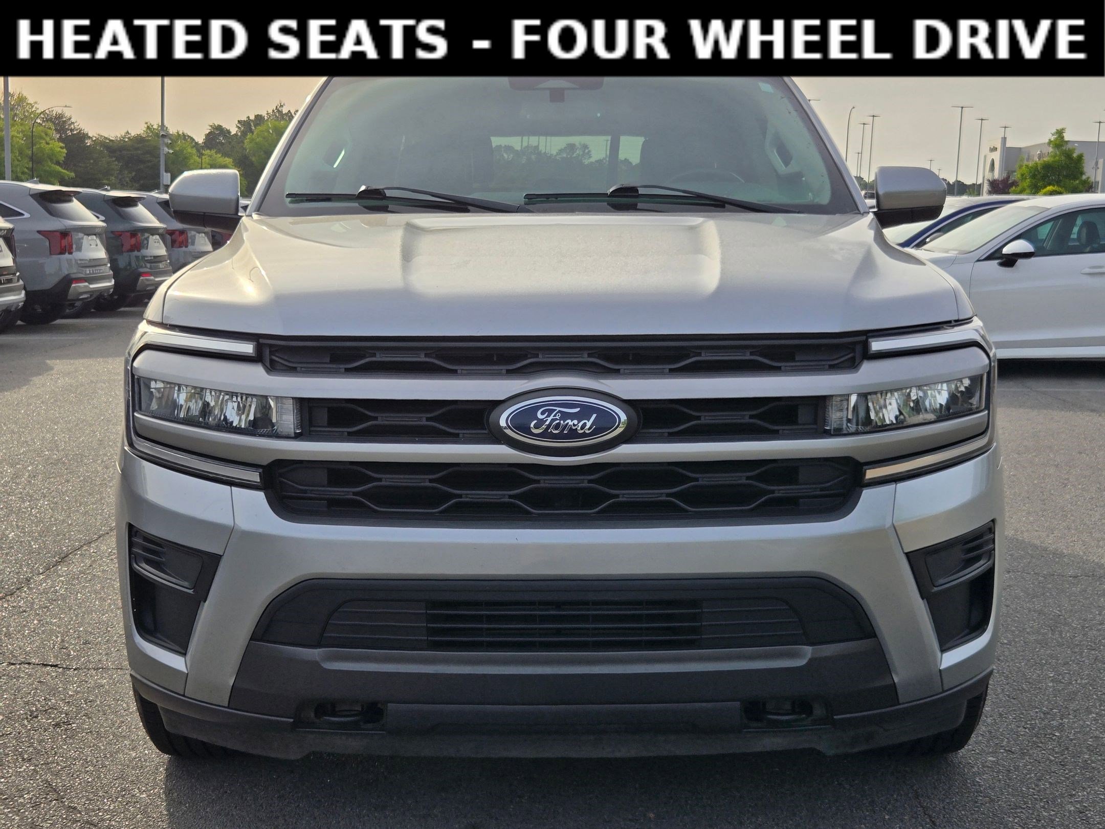 Used 2023 Ford Expedition Max XLT image 2