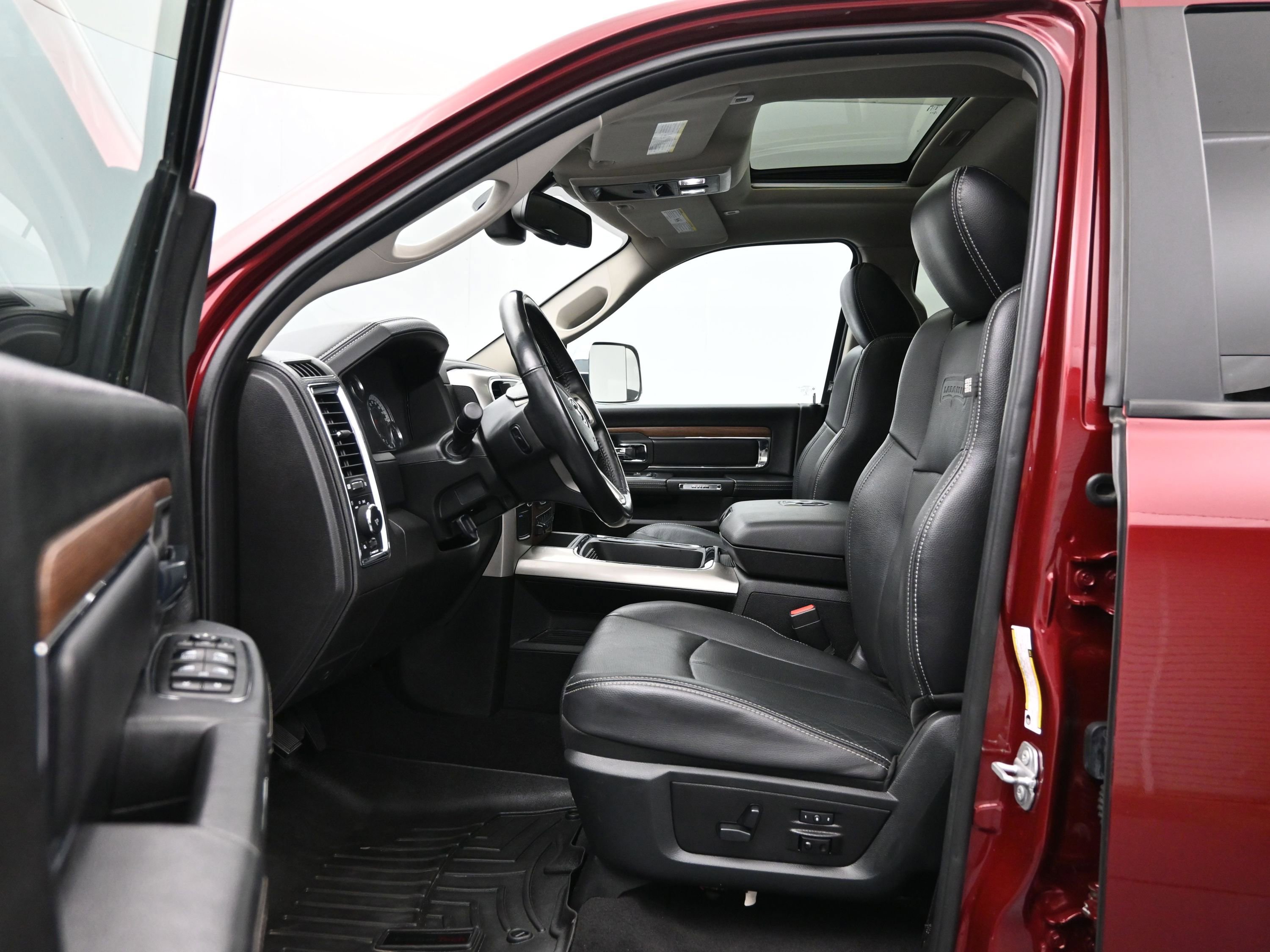 Used 2018 RAM 2500 Laramie w/ Off Road Package AWD/4WD image 9