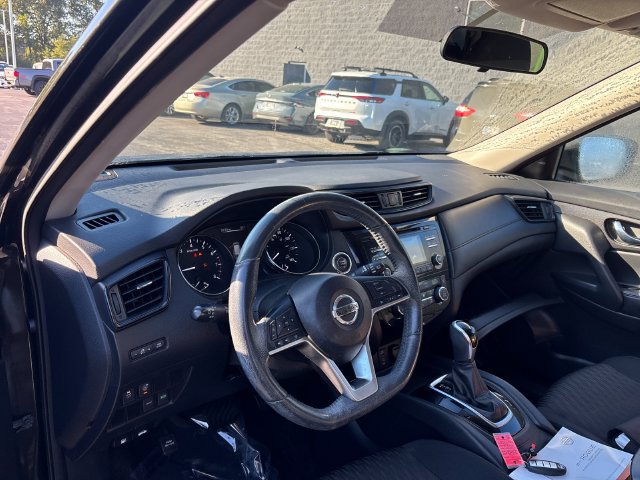 Used 2017 Nissan Rogue SV FWD image 10