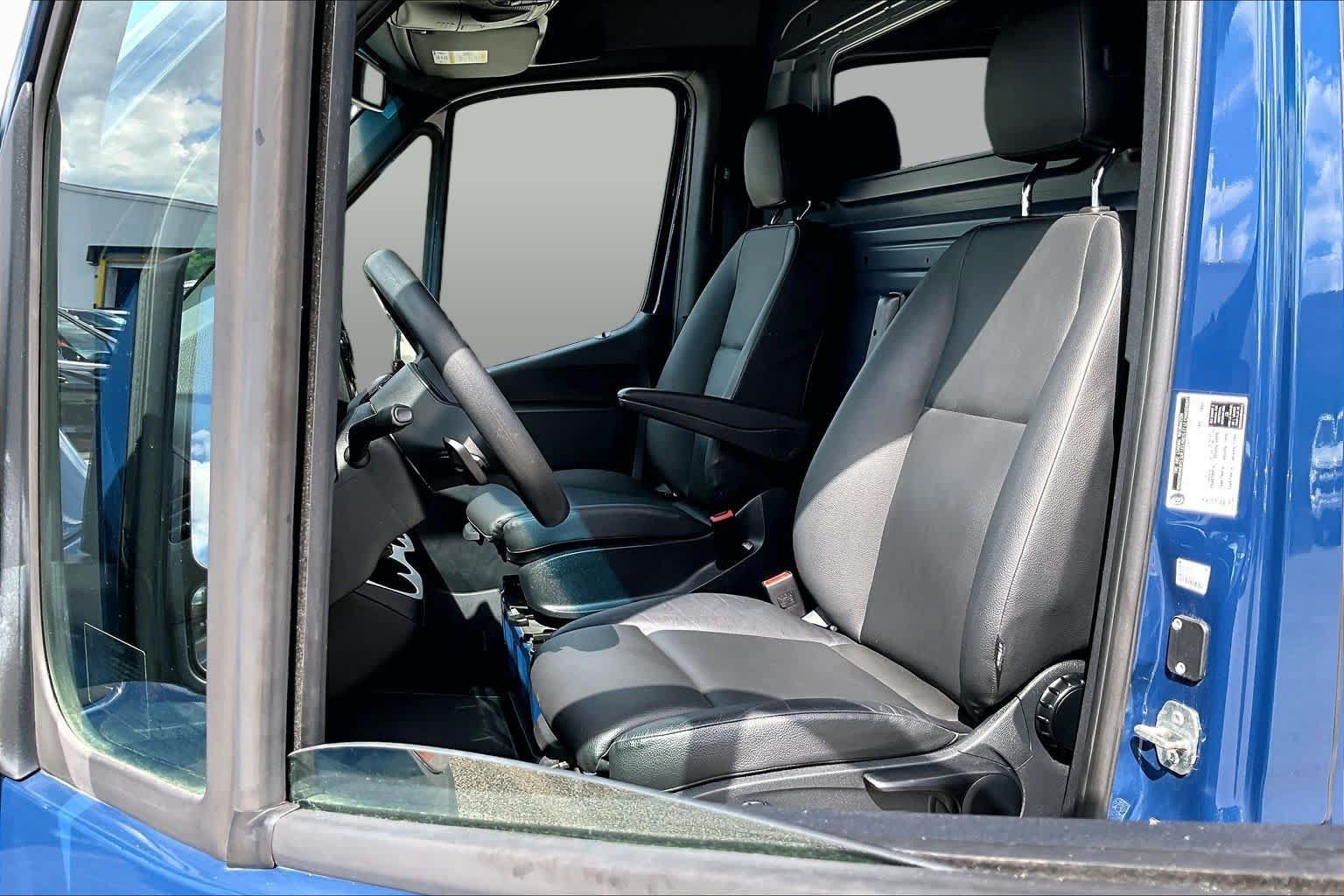 Used 2024 Mercedes-Benz Sprinter 2500 image 9