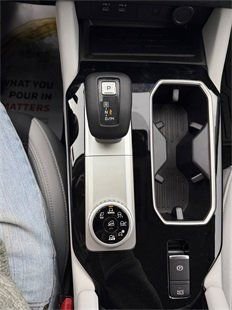 New 2026 Mitsubishi Outlander SE image 21