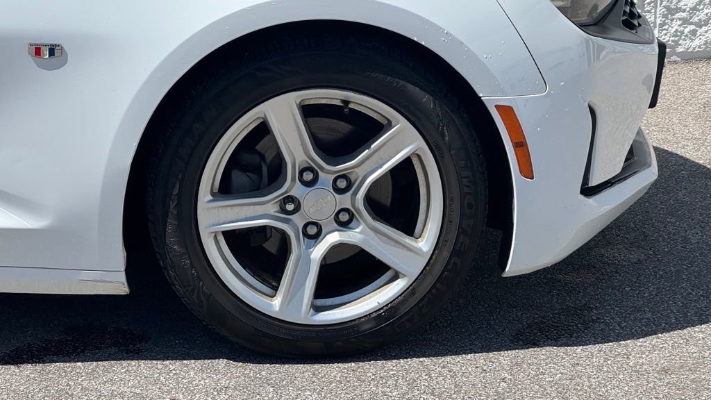 Used 2019 Chevrolet Camaro LT RWD image 3
