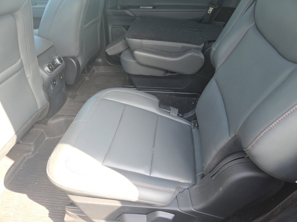 Certified 2025 Ford Explorer Active w/ Active Comfort Package AWD/4WD image 8