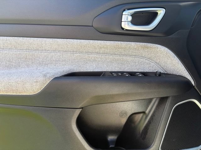 Used 2024 Jeep Compass Latitude AWD/4WD image 19