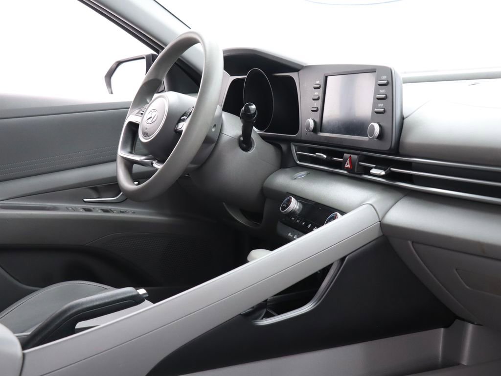 Used 2022 Hyundai Elantra SEL w/ Preferred Accessory Package image 24