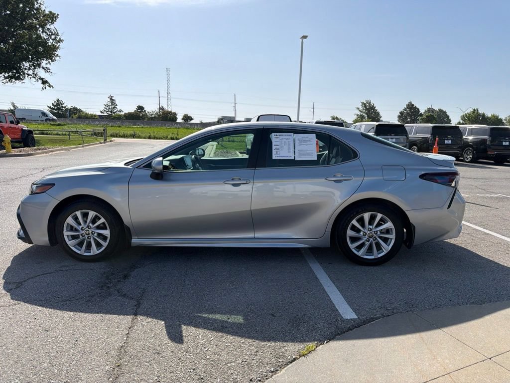 Used 2024 Toyota Camry SE FWD image 5