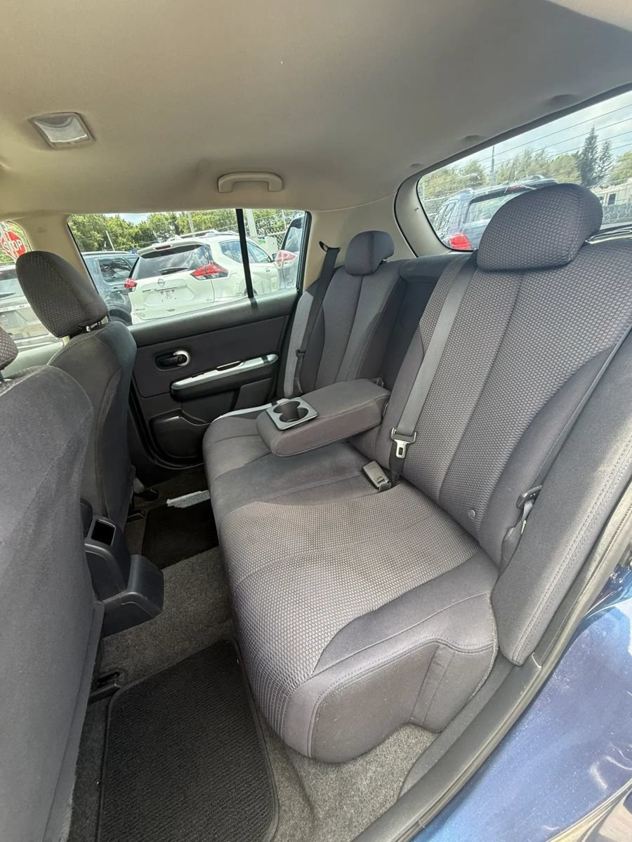Used 2009 Nissan Versa Hatchback w/ Convenience Pkg FWD image 11