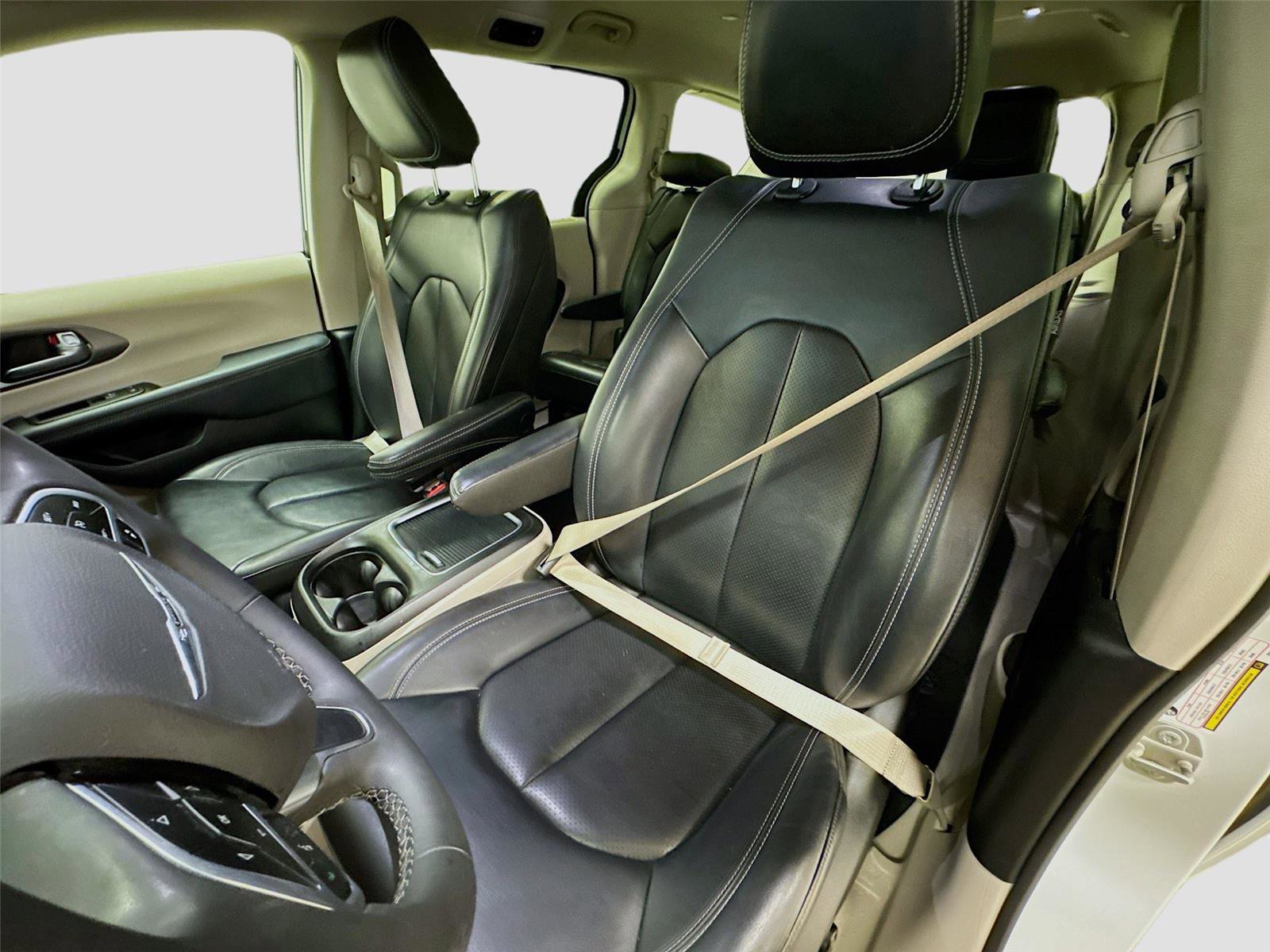 Used 2023 Chrysler Pacifica Touring-L image 20