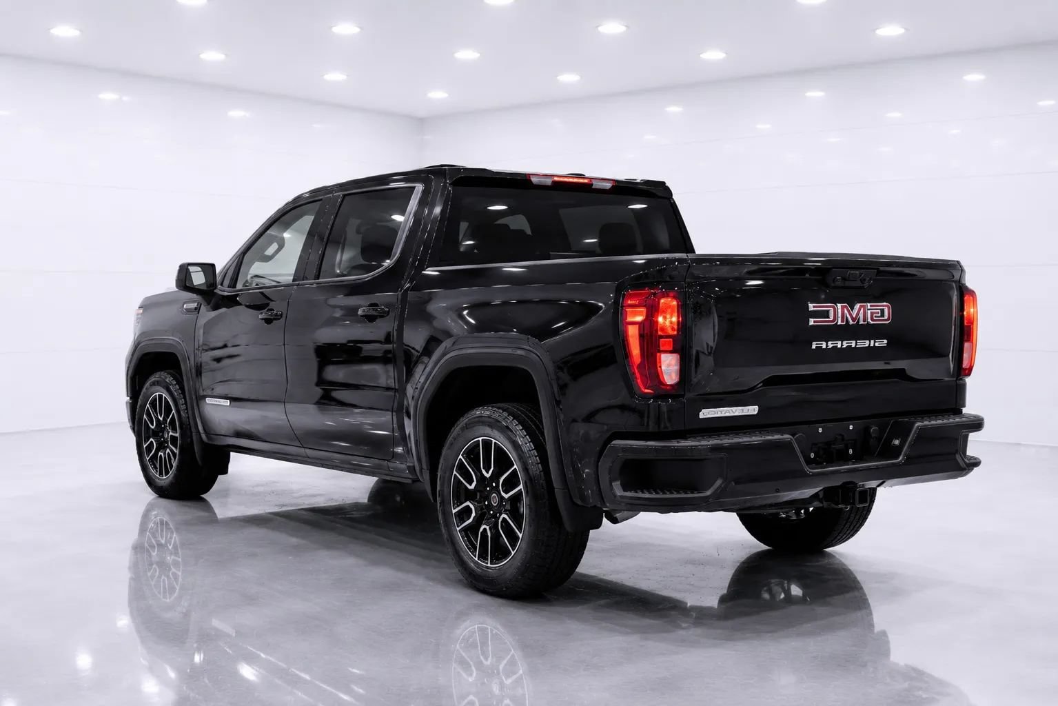 Used 2024 GMC Sierra 1500 Elevation AWD/4WD image 3