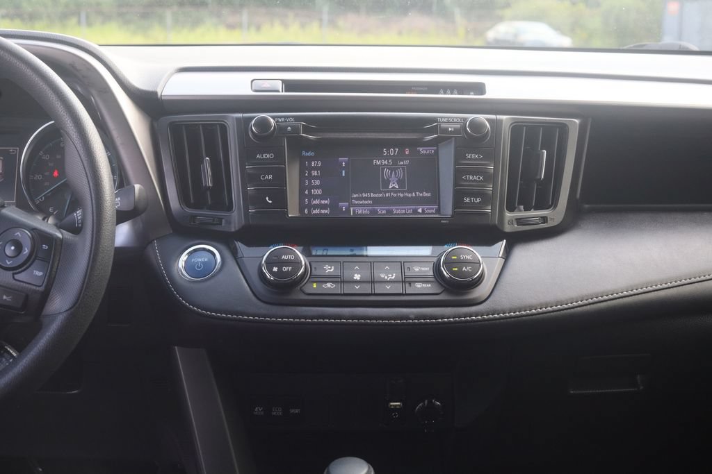 Certified 2018 Toyota RAV4 LE AWD/4WD image 9