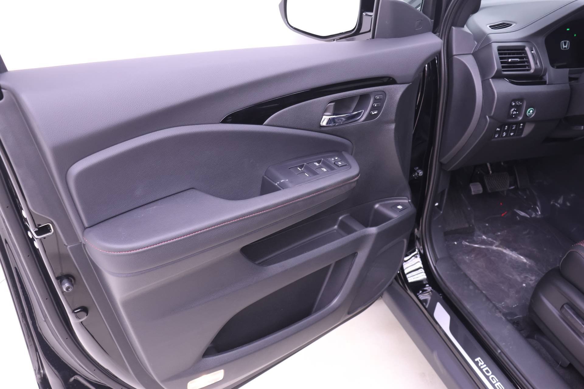 New 2026 Honda Ridgeline Black Edition image 9