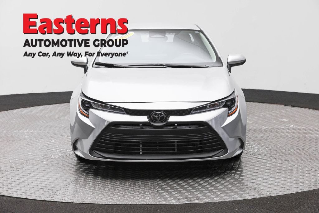Used 2025 Toyota Corolla LE FWD image 3