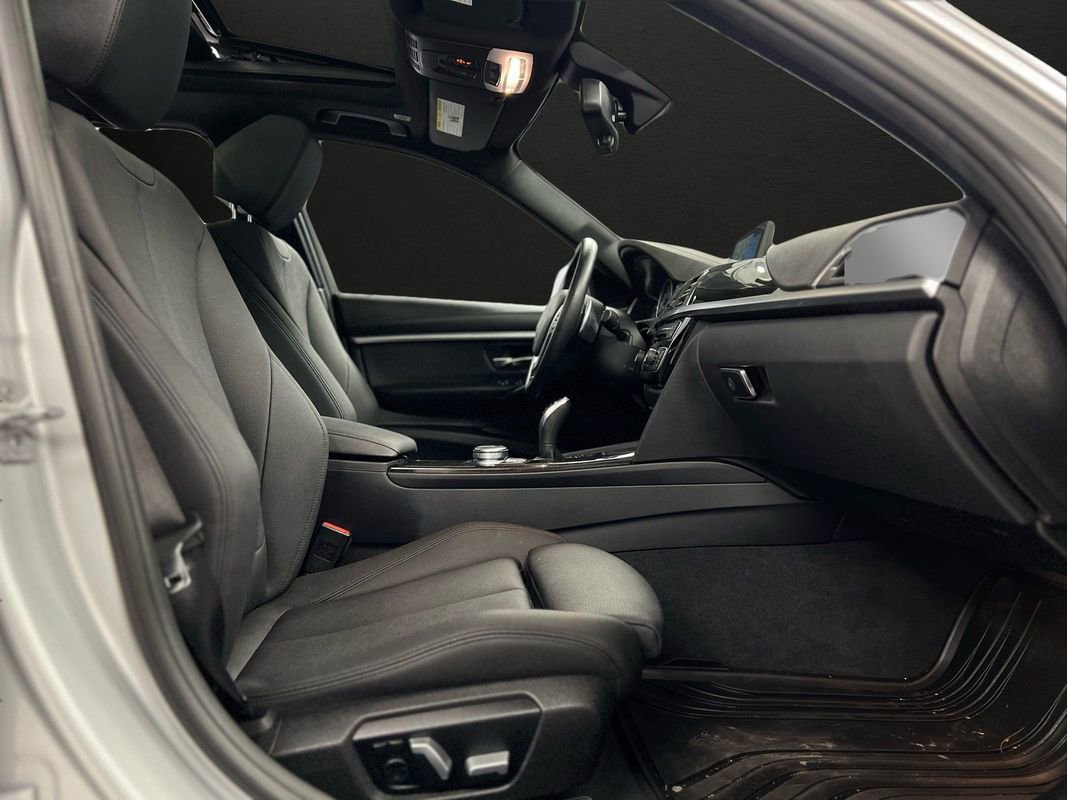 Used 2018 BMW 330i xDrive Wagon image 22