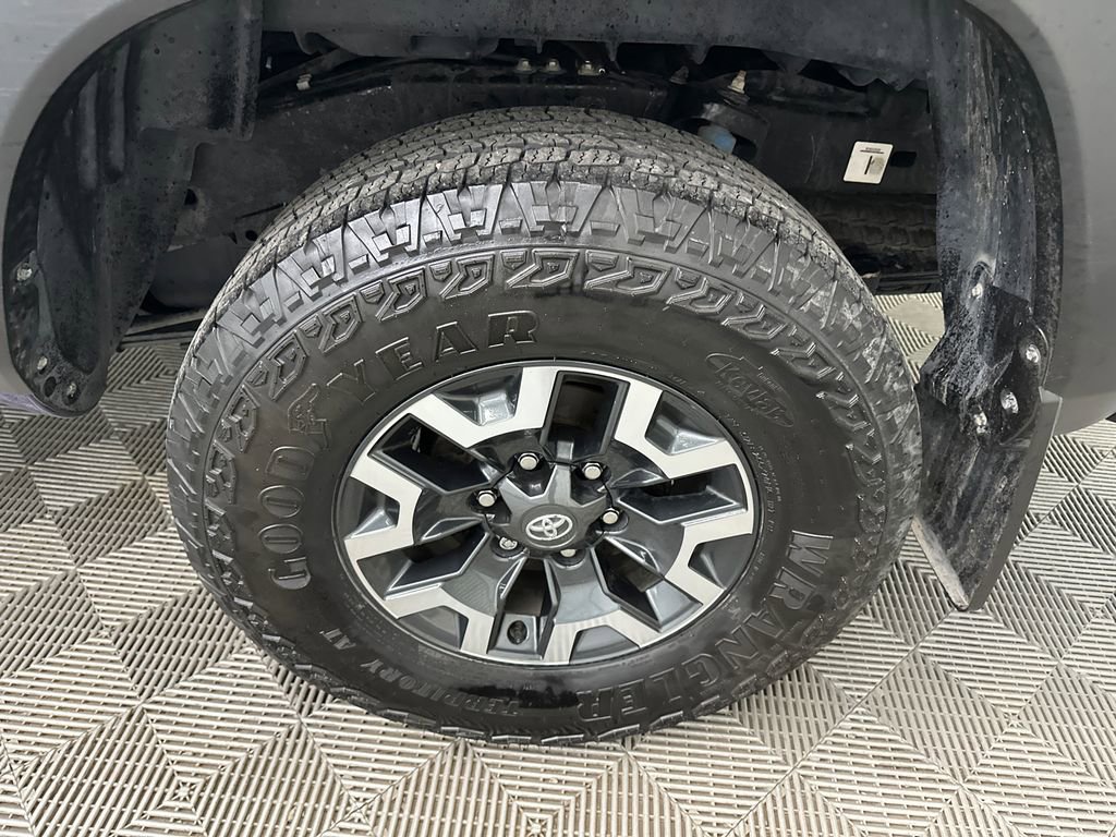 Used 2022 Toyota Tacoma TRD Off-Road w/ TRD Premium Off Road Package image 18