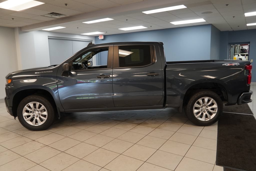 Used 2020 Chevrolet Silverado 1500 Custom w/ Custom Value Package AWD/4WD image 2