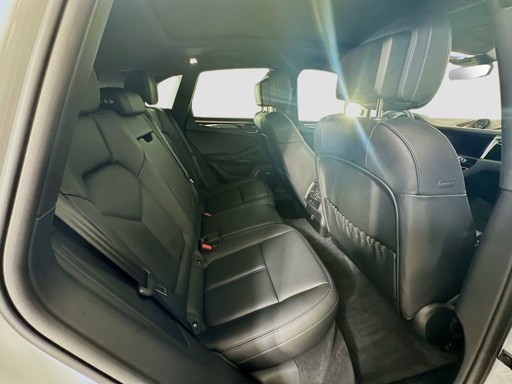 Certified 2025 Porsche Macan image 29