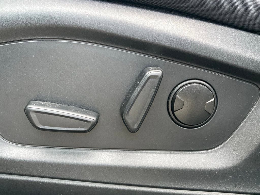 Used 2025 Ford Explorer Active RWD image 13
