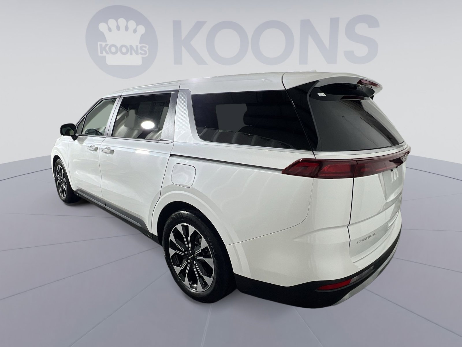 Used 2024 Kia Carnival EX image 4