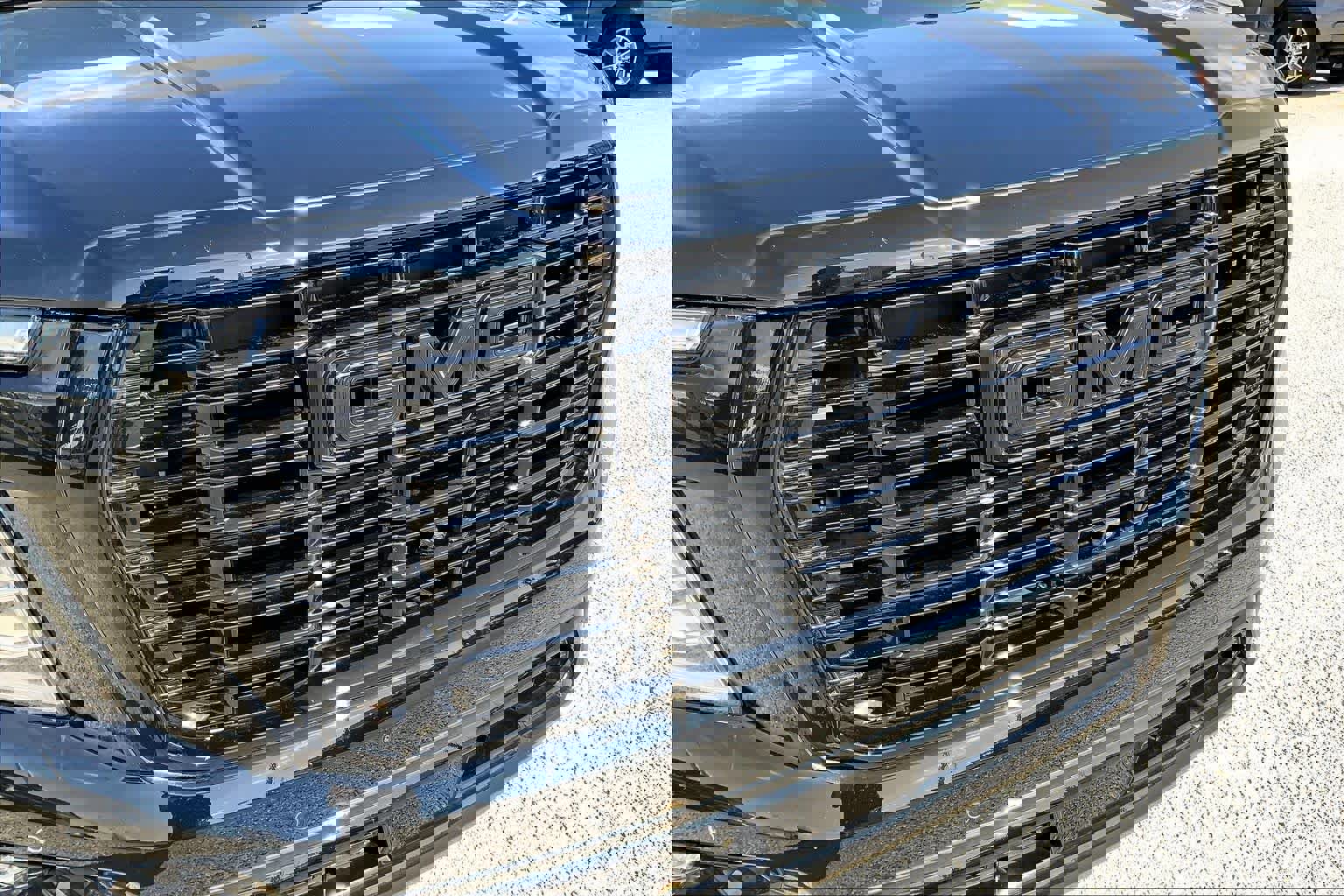 Used 2025 GMC Yukon Denali w/ LPO, Floor Liner Package image 27