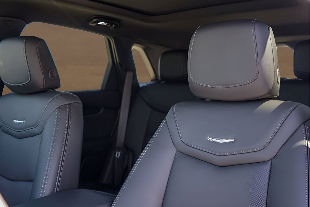 New 2026 Cadillac XT5 Premium Luxury w/ LPO, ONYX Package image 5