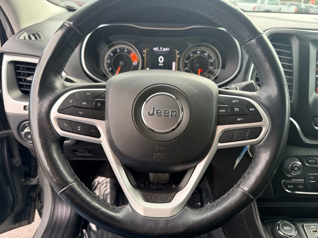 Used 2019 Jeep Cherokee Sport image 18