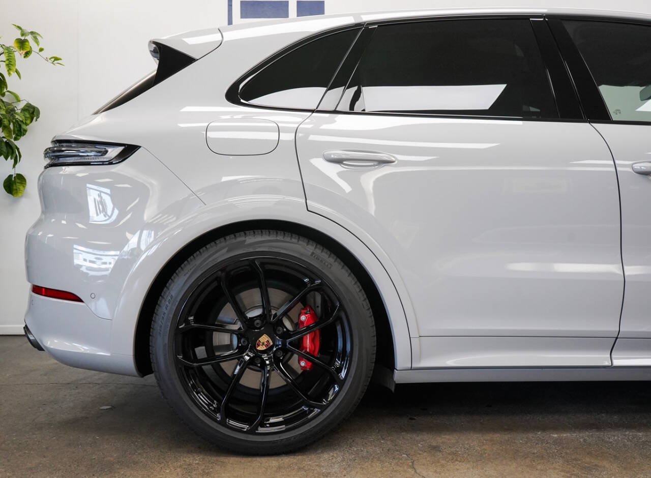Used 2025 Porsche Cayenne GTS AWD/4WD image 14