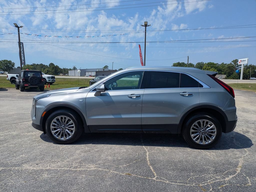 Used 2025 Cadillac XT4 Premium Luxury FWD image 4