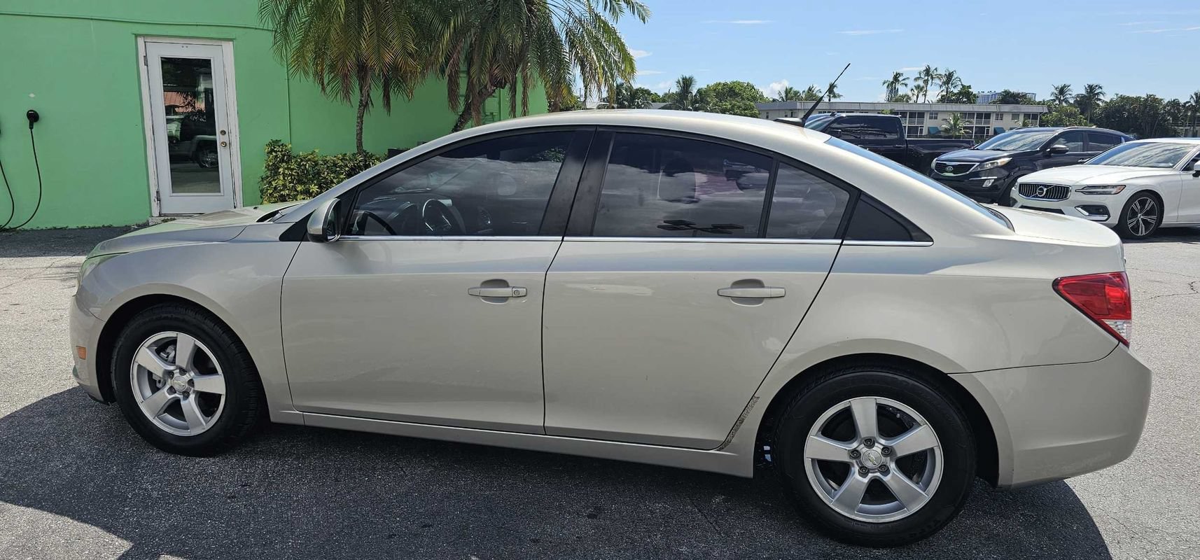 Used 2013 Chevrolet Cruze LT FWD image 2