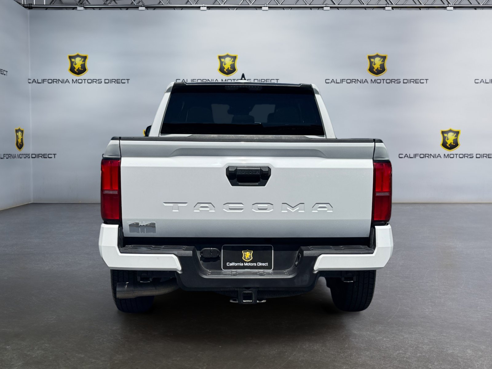 Used 2025 Toyota Tacoma SR5 AWD/4WD image 4
