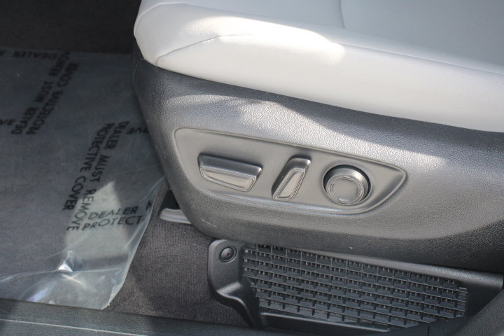 Certified 2025 Toyota Sienna XLE image 12