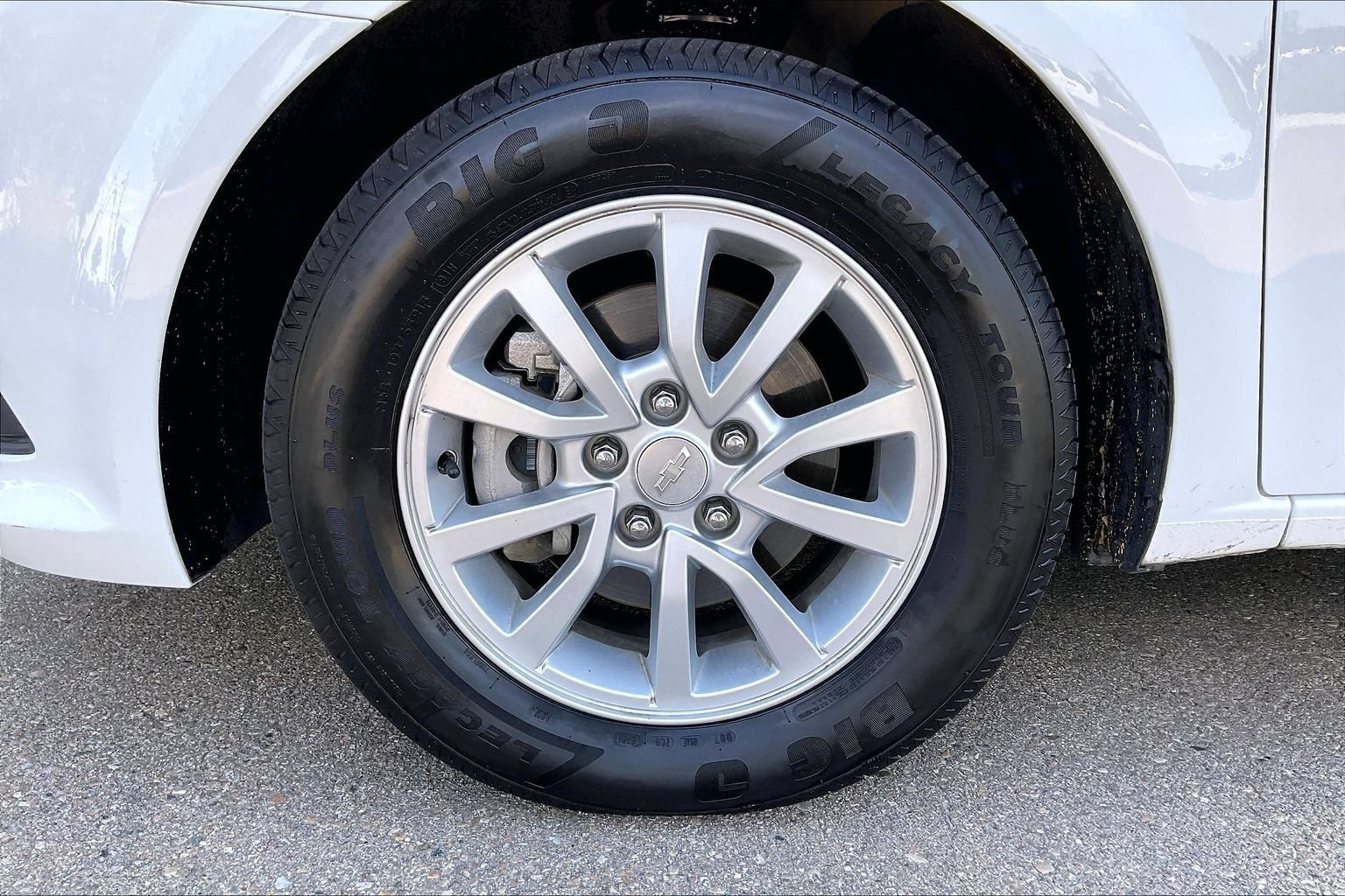 Used 2018 Chevrolet Sonic LT FWD image 25
