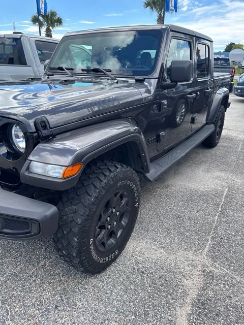 Used 2023 Jeep Gladiator Sport AWD/4WD image 3