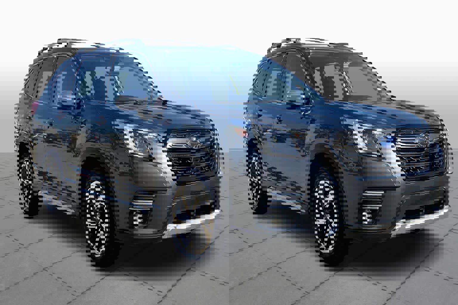 Used 2023 Subaru Forester Touring image 3