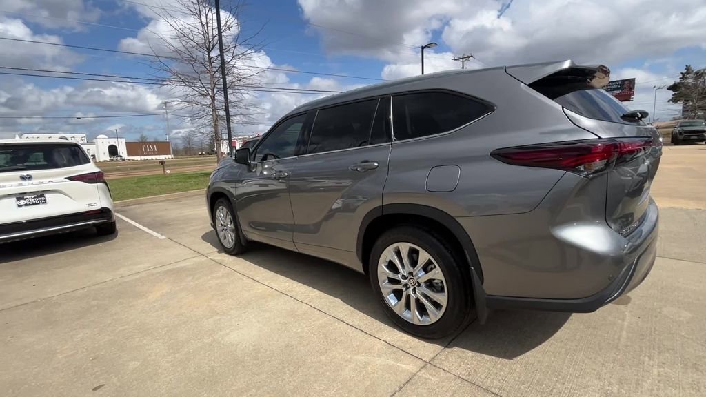 Certified 2026 Toyota Highlander Limited image 4