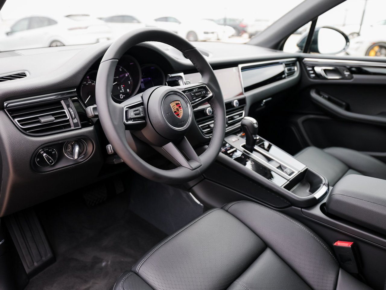 Certified 2026 Porsche Macan AWD/4WD image 4