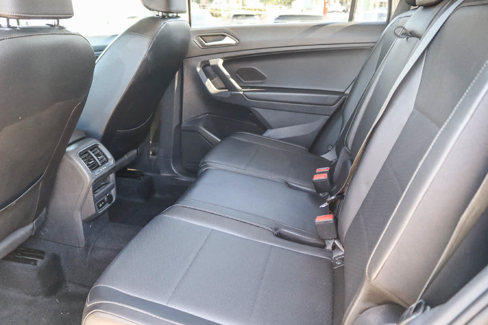 Used 2020 Volkswagen Tiguan SE w/ Panoramic Sunroof Package AWD/4WD image 17