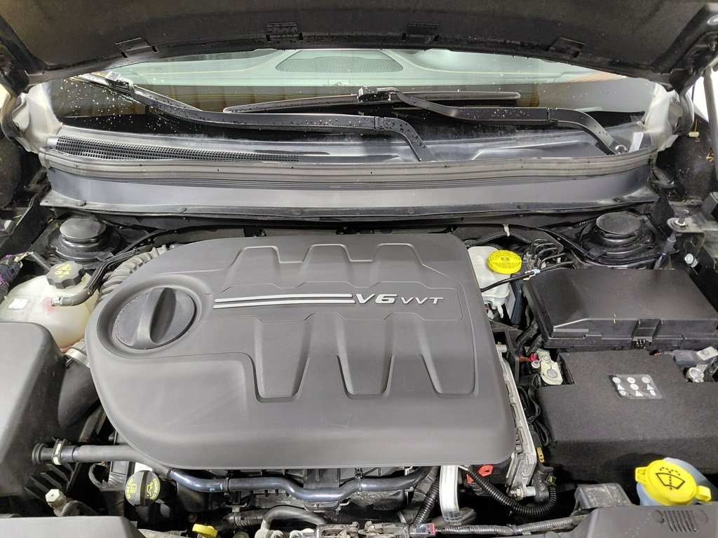 Used 2018 Jeep Cherokee Latitude Plus w/ Cold Weather Group image 18