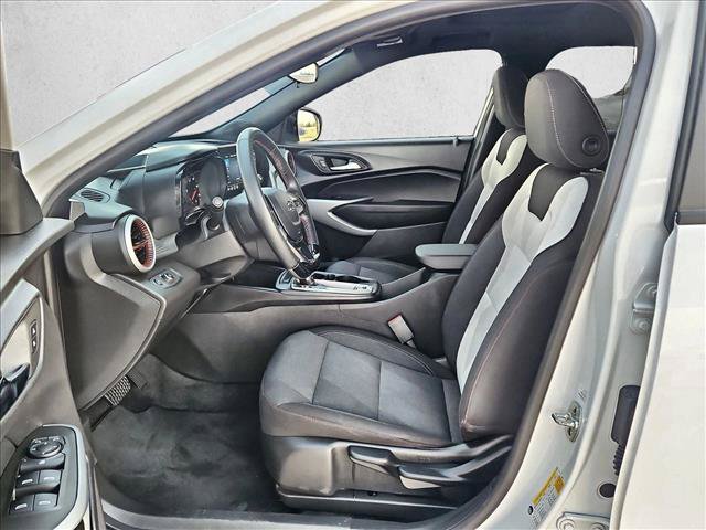 Certified 2025 Chevrolet Trax RS w/ Sunroof Package FWD image 16