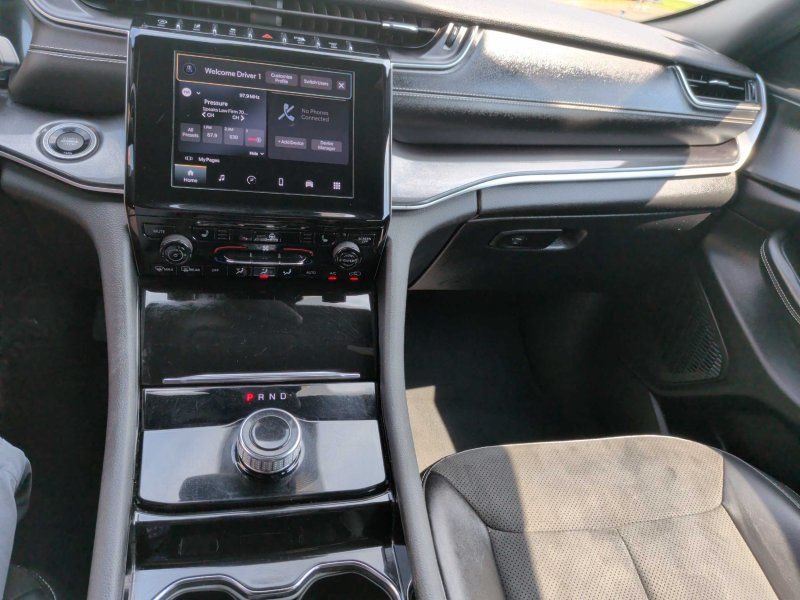 Used 2023 Jeep Grand Cherokee Altitude AWD/4WD image 15