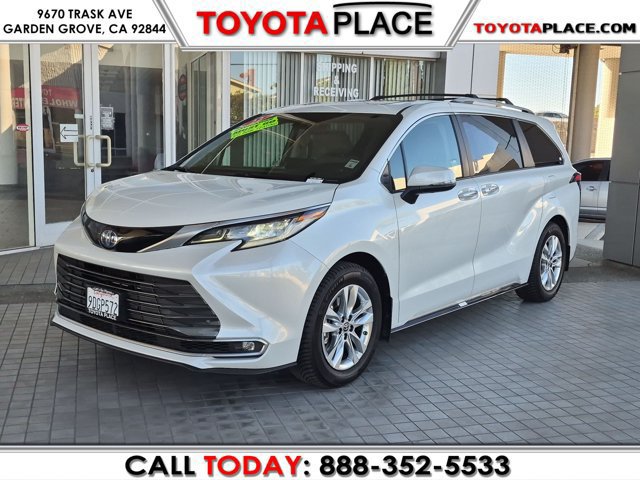 Used 2022 Toyota Sienna Limited AWD/4WD image 1