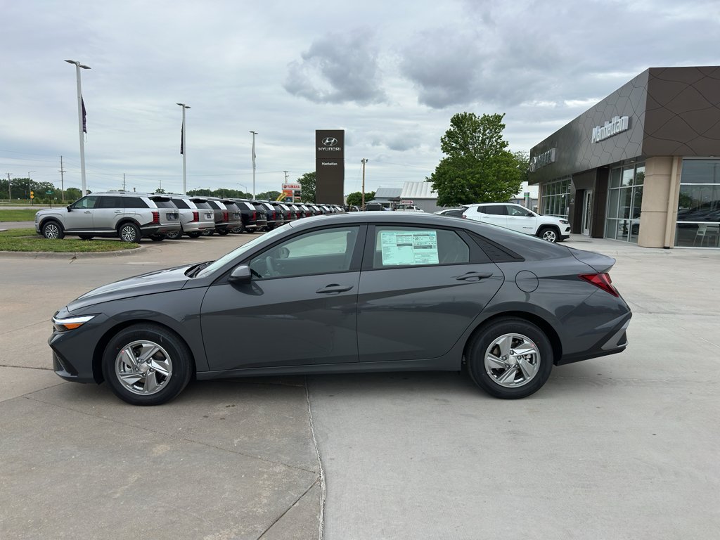 New 2026 Hyundai Elantra SE FWD image 4
