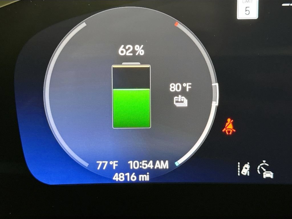 Certified 2025 Porsche Macan Electric RWD image 11