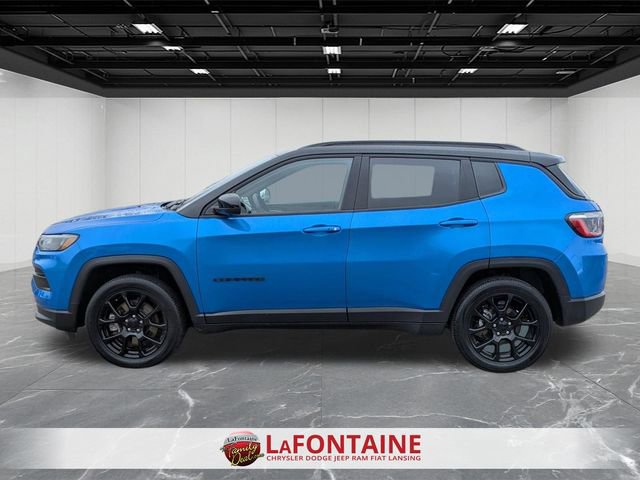 Used 2023 Jeep Compass Altitude w/ Convenience Group image 2