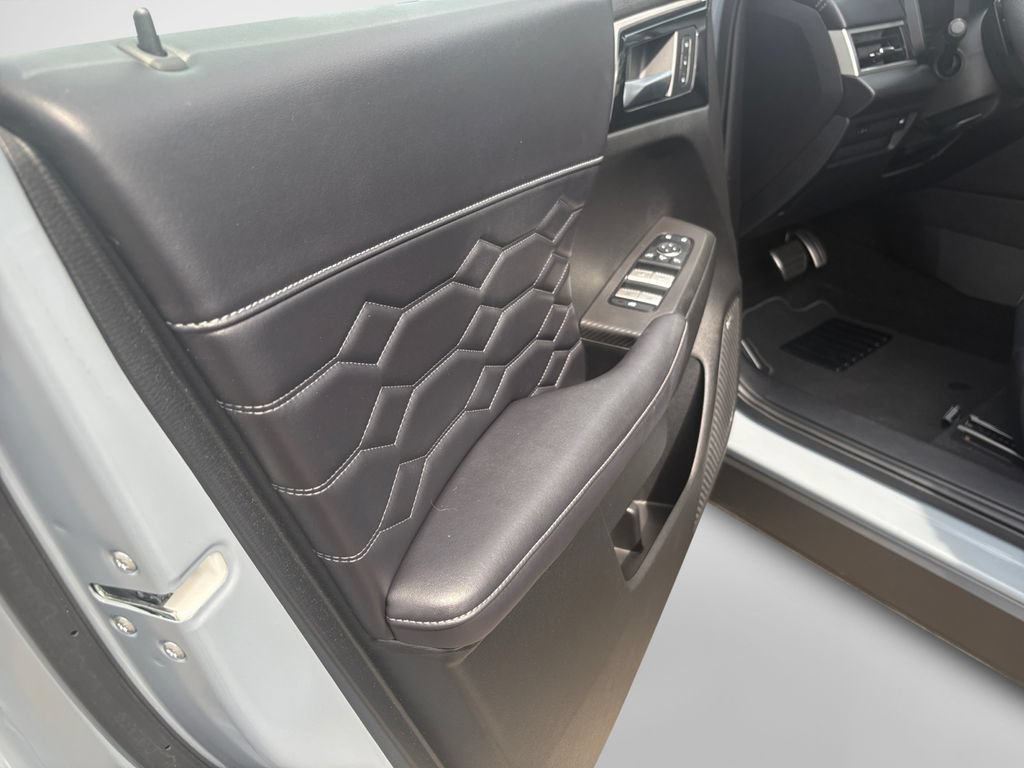 Used 2025 Mitsubishi Outlander SEL AWD/4WD image 14