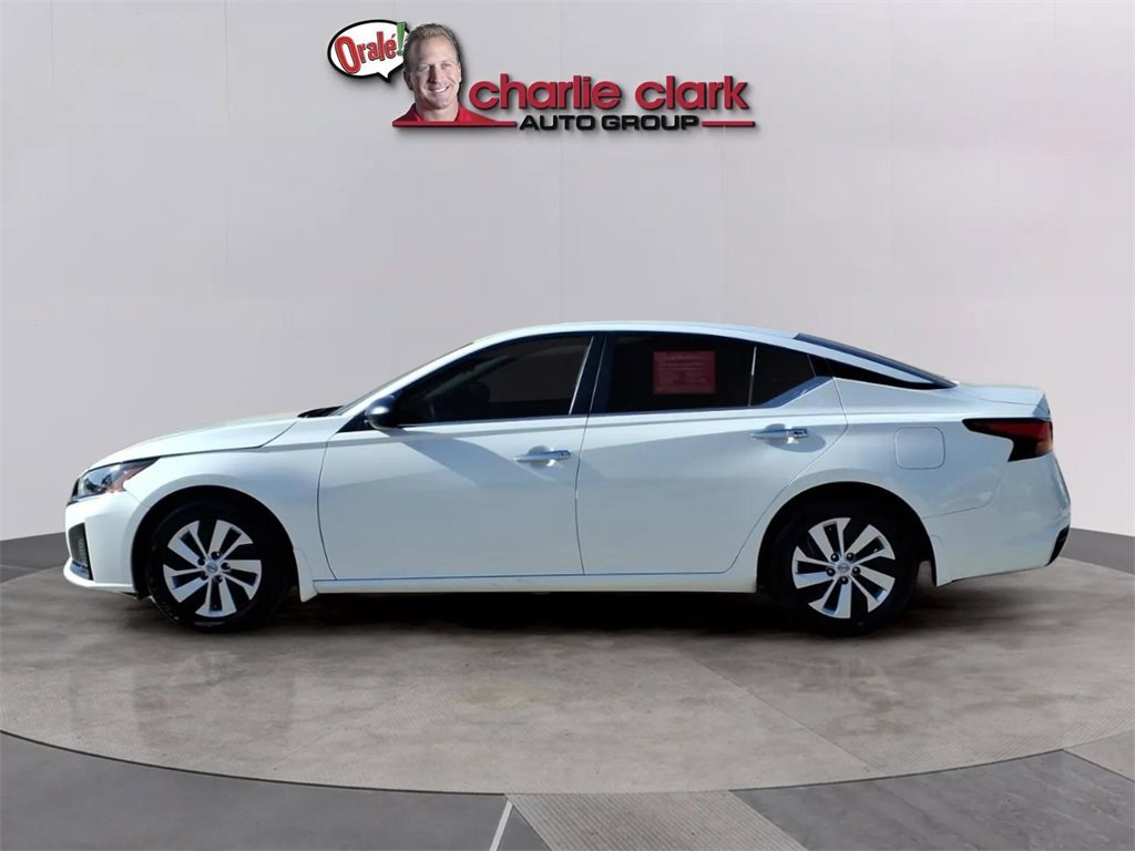 Used 2024 Nissan Altima 2.5 S image 2