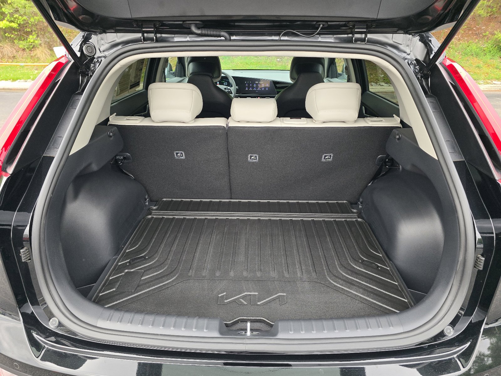 Used 2025 Kia Niro EX FWD image 25