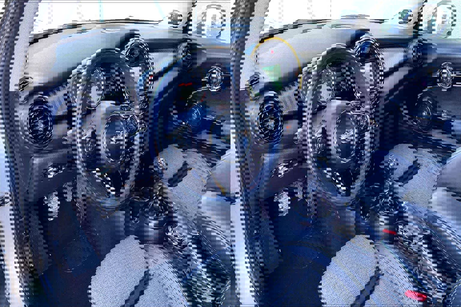 Used 2018 MINI Cooper S image 17