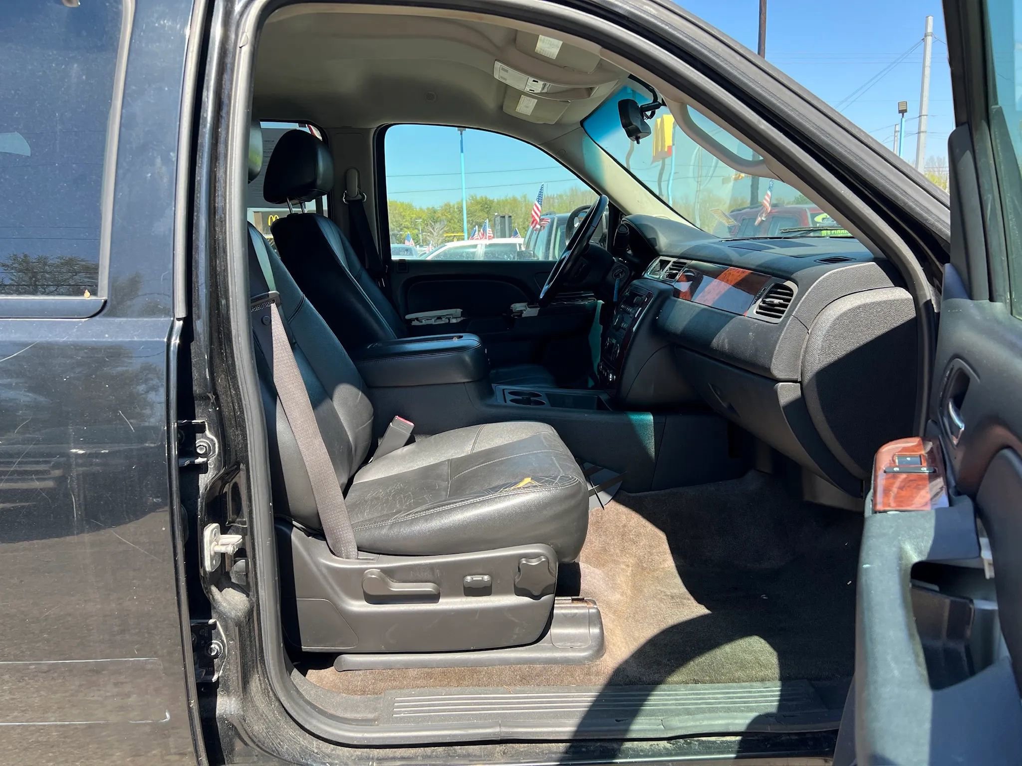 Used 2012 Chevrolet Suburban LT RWD image 9